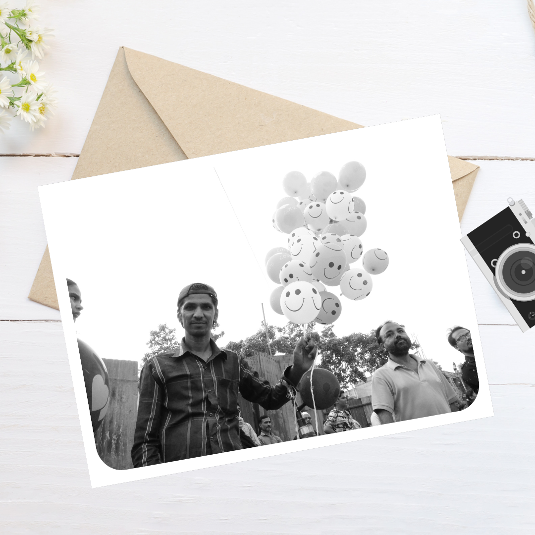 Smiles in the Crowd – 7x5 Matte Print